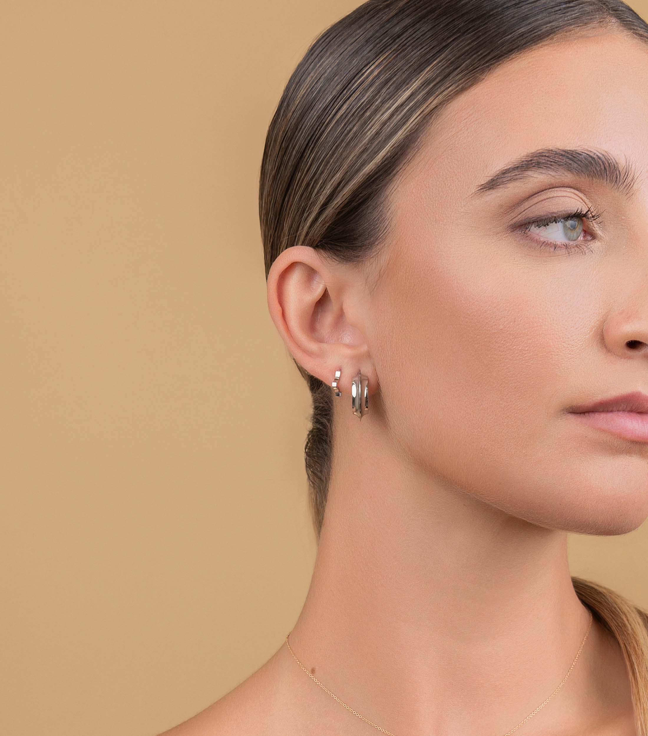 Se-Luna Star Petite Hoop Earring in Silver