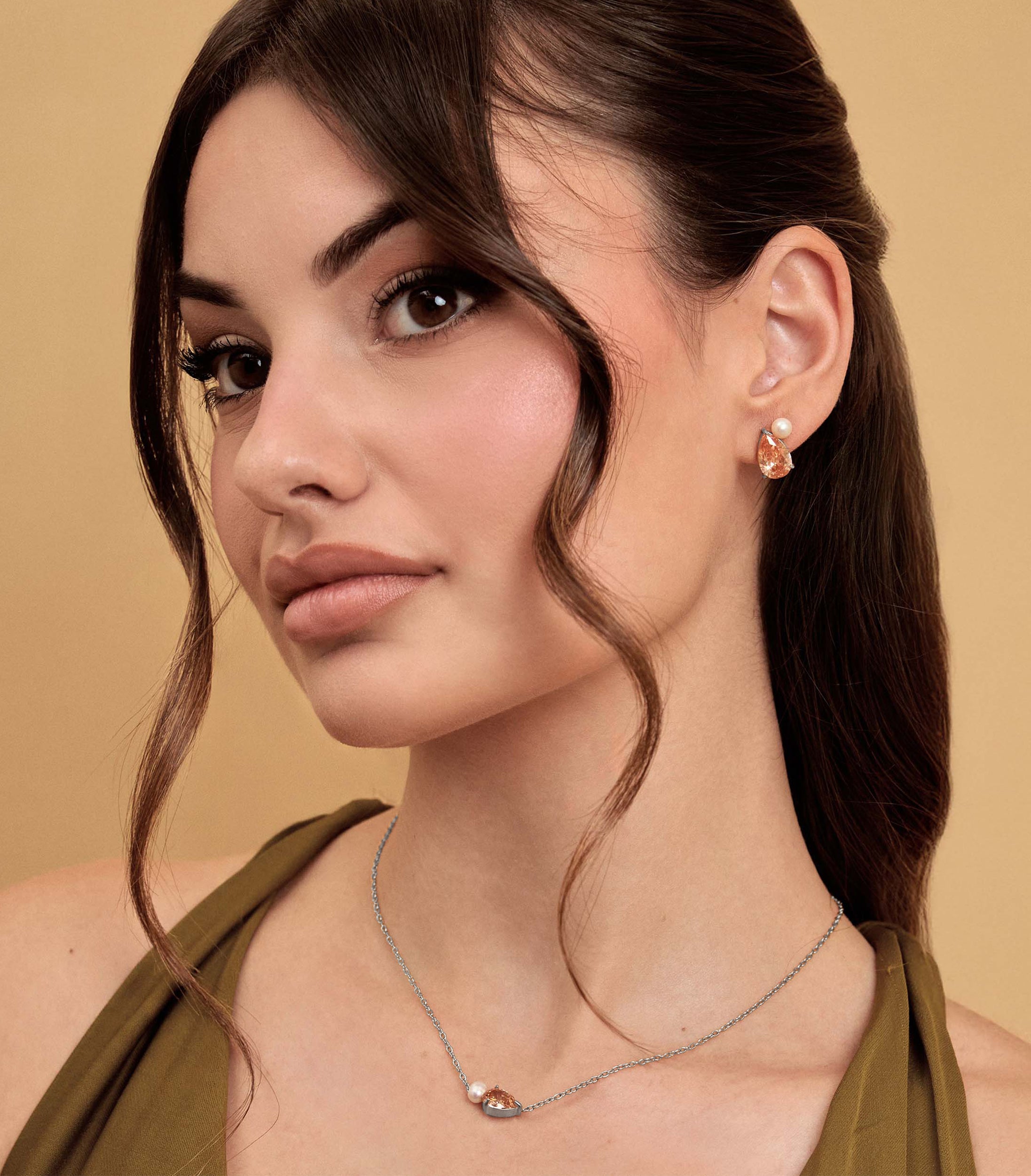 Peach Pear-Cut Zirconia & Pearl in Silver Set