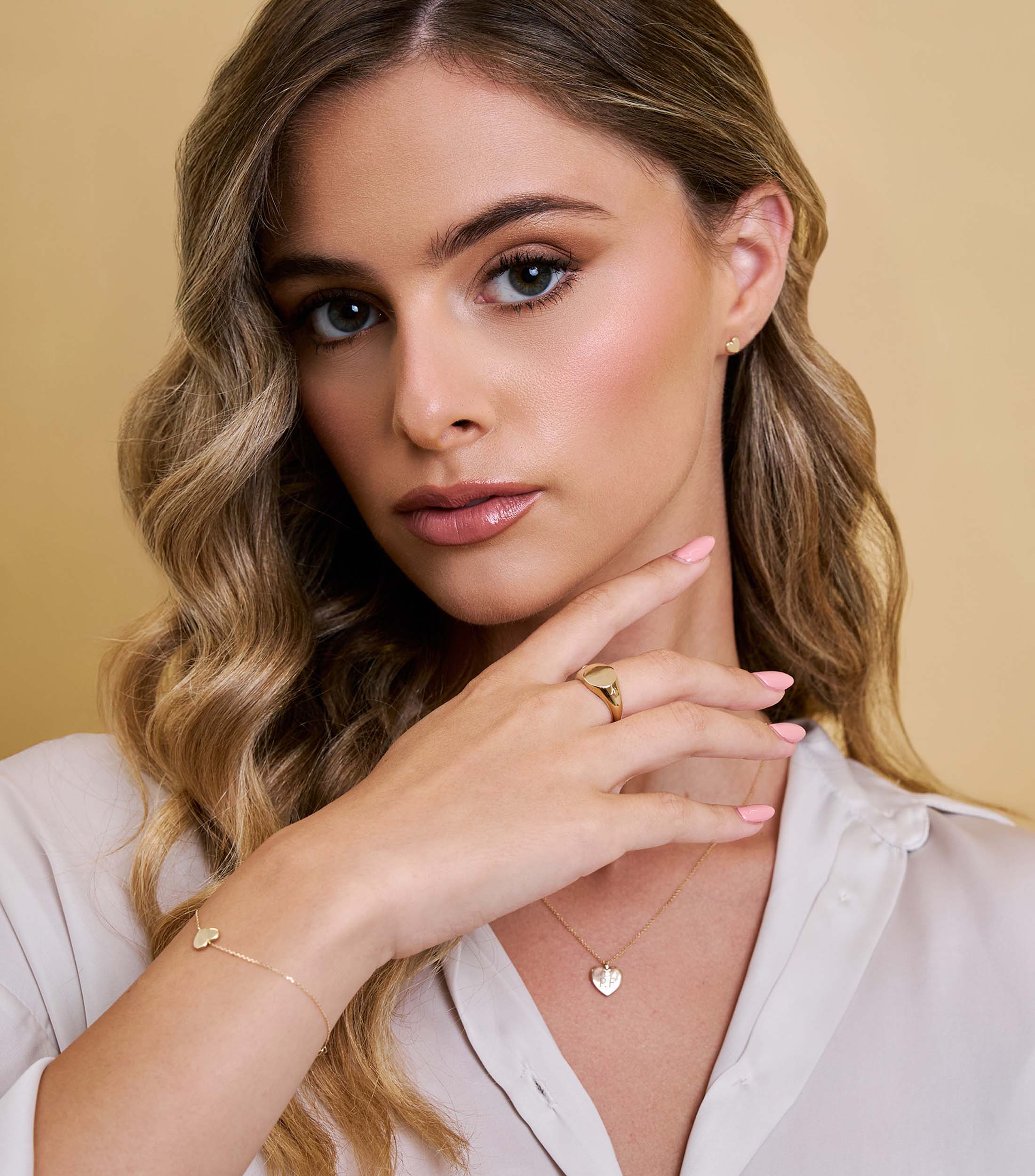 9K Solid Gold Heart Bracelet with a Lab-Grown Diamond