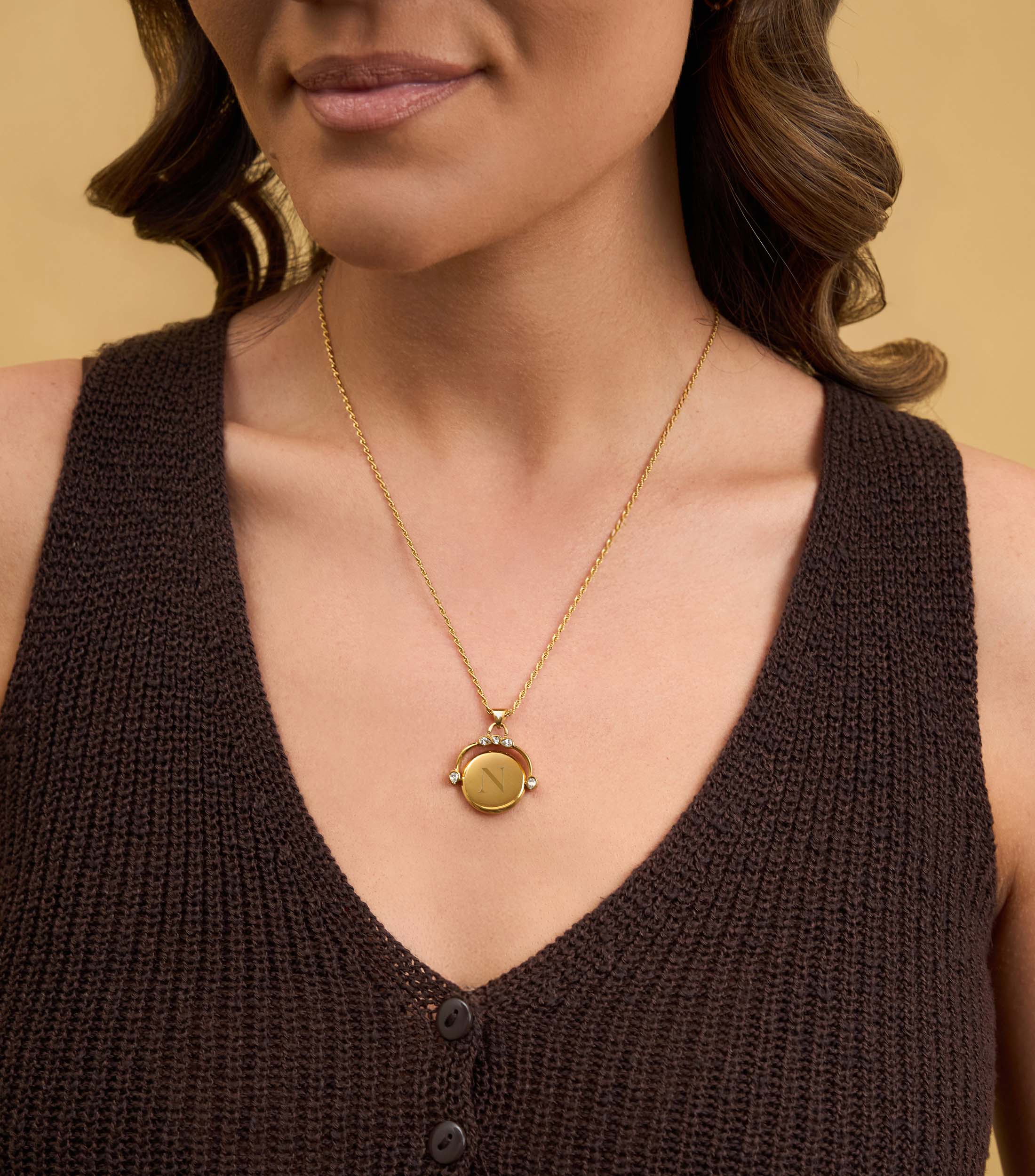 Twist Pendant Engraving Necklace