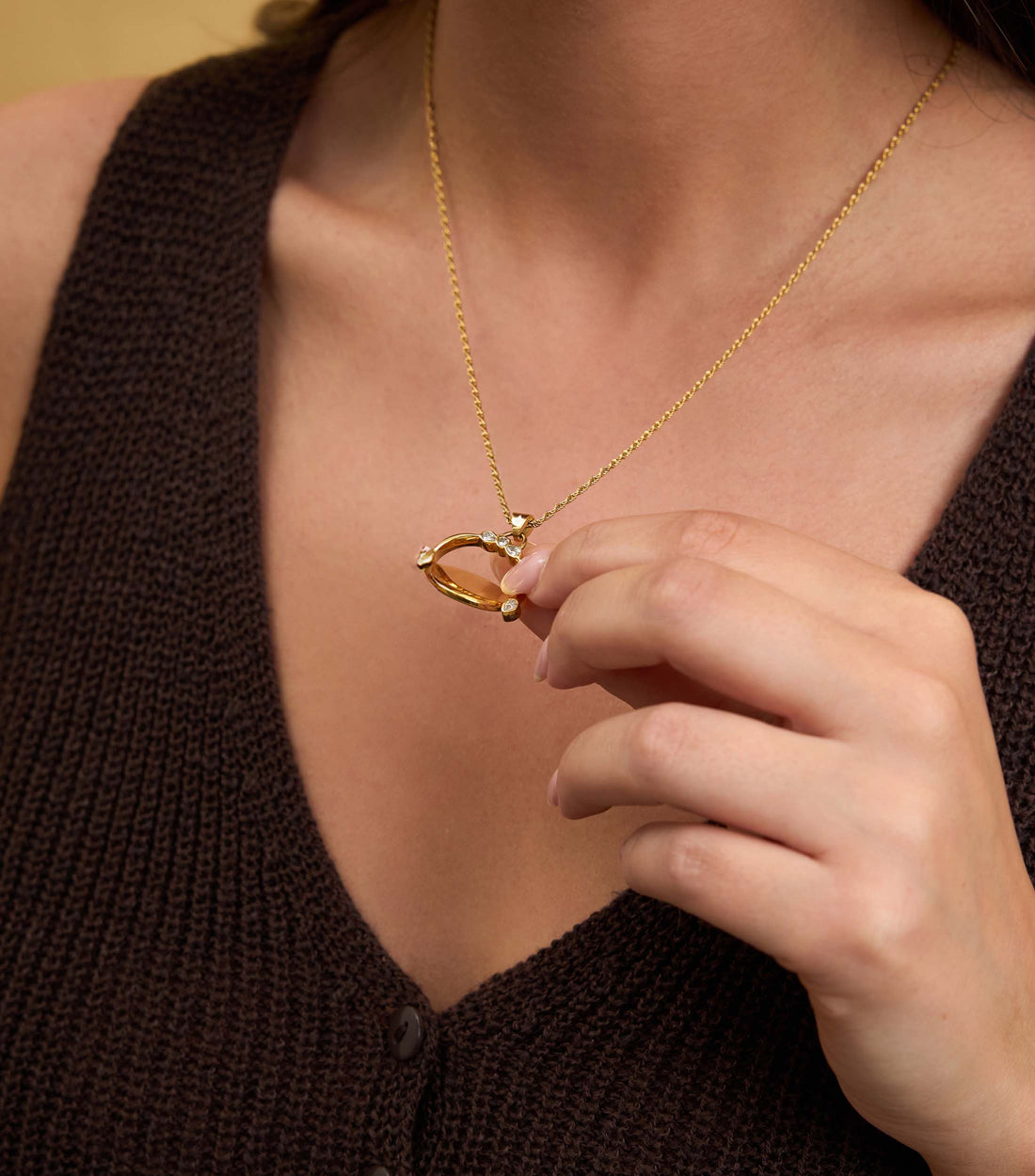 Twist Pendant Engraving Necklace