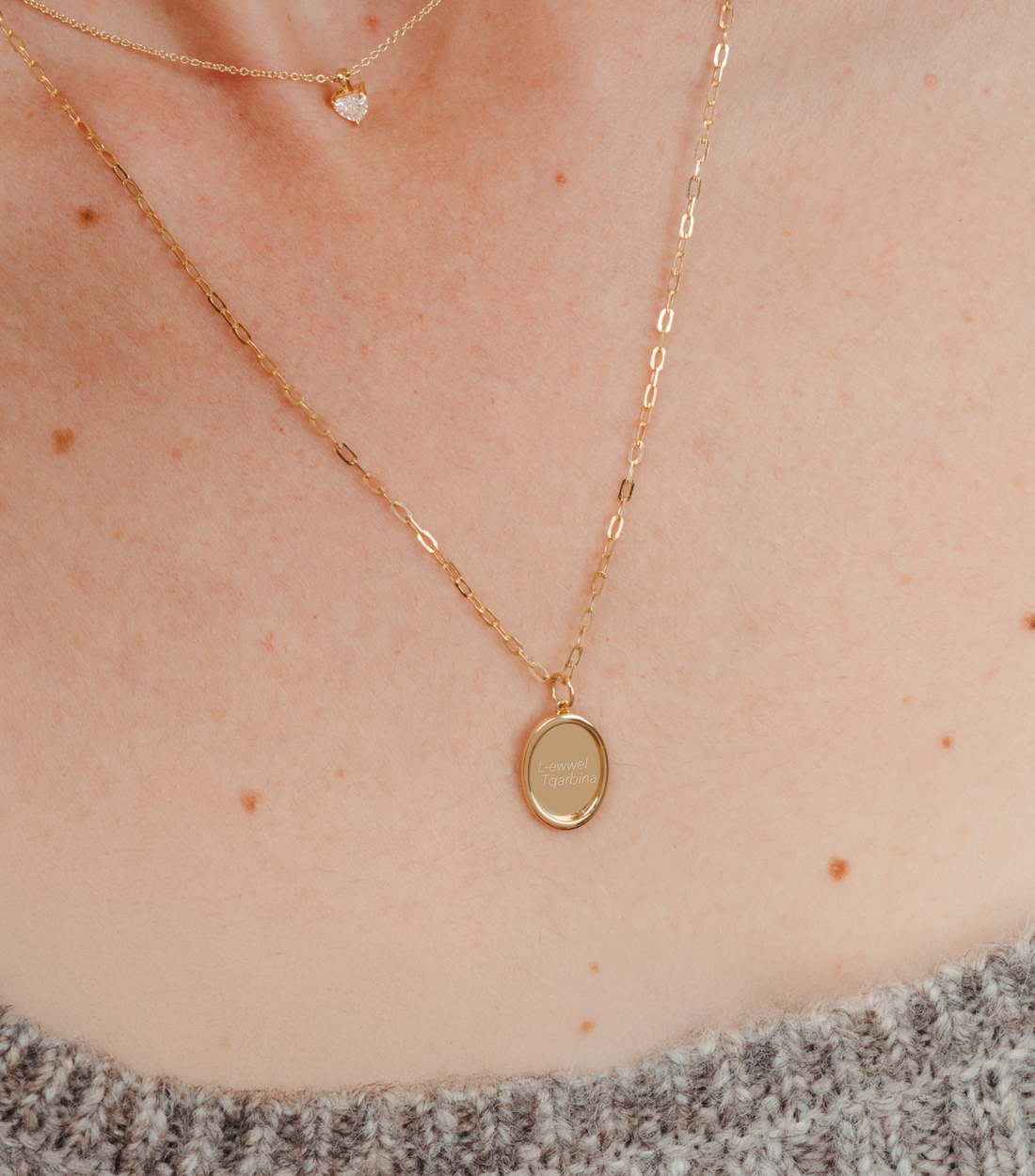 18k Solid Gold Fine Blessed Engraving Pendant